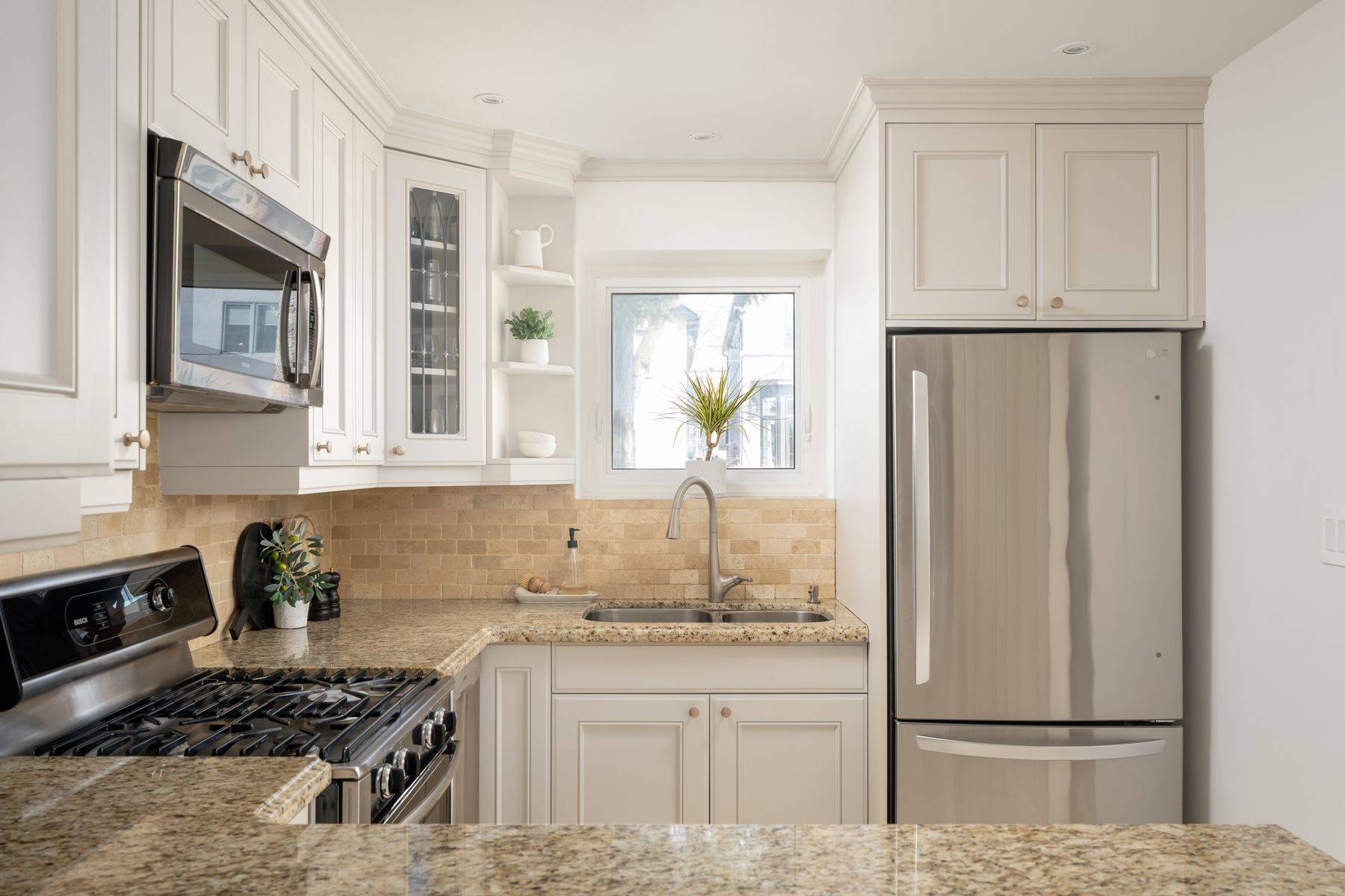 619 Balliol ST, Toronto C10, ON M4S 1E6