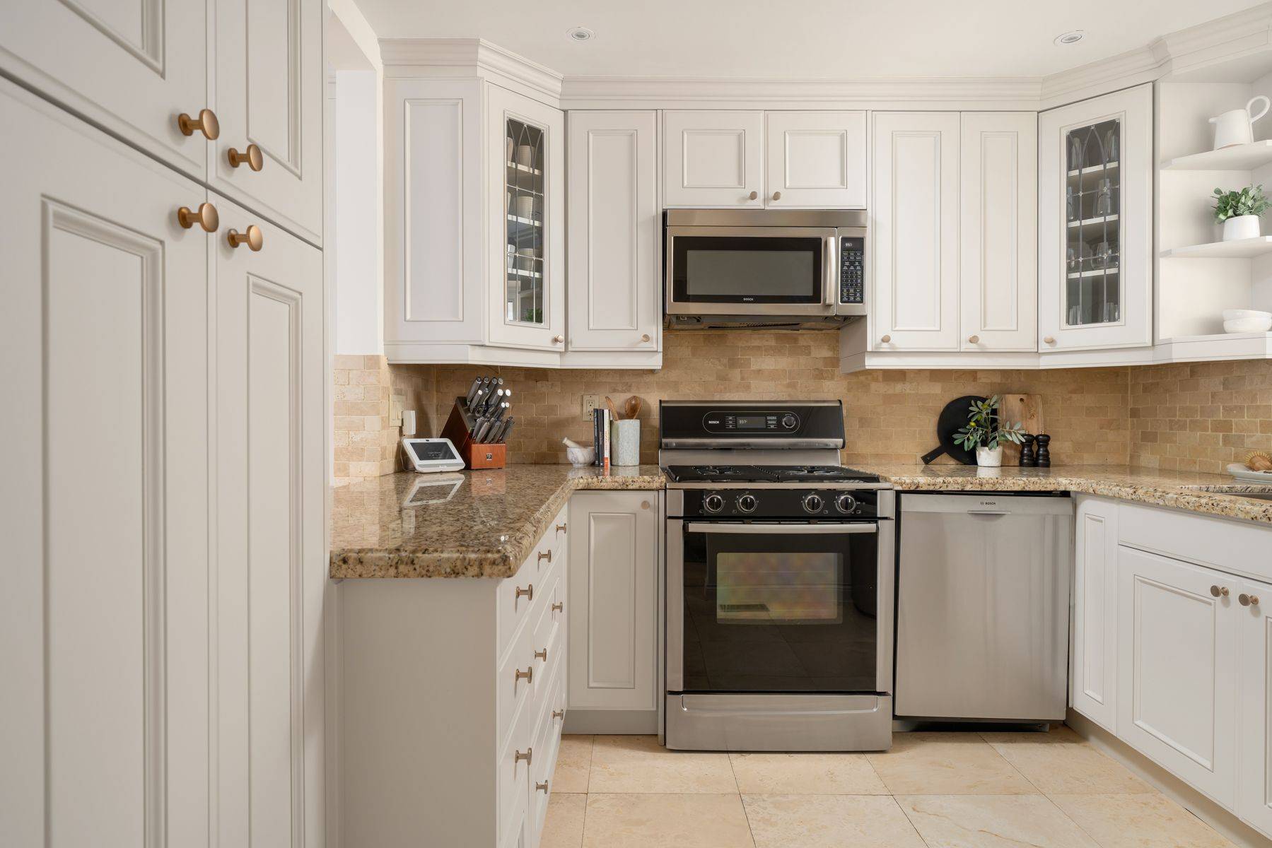 619 Balliol ST, Toronto C10, ON M4S 1E6