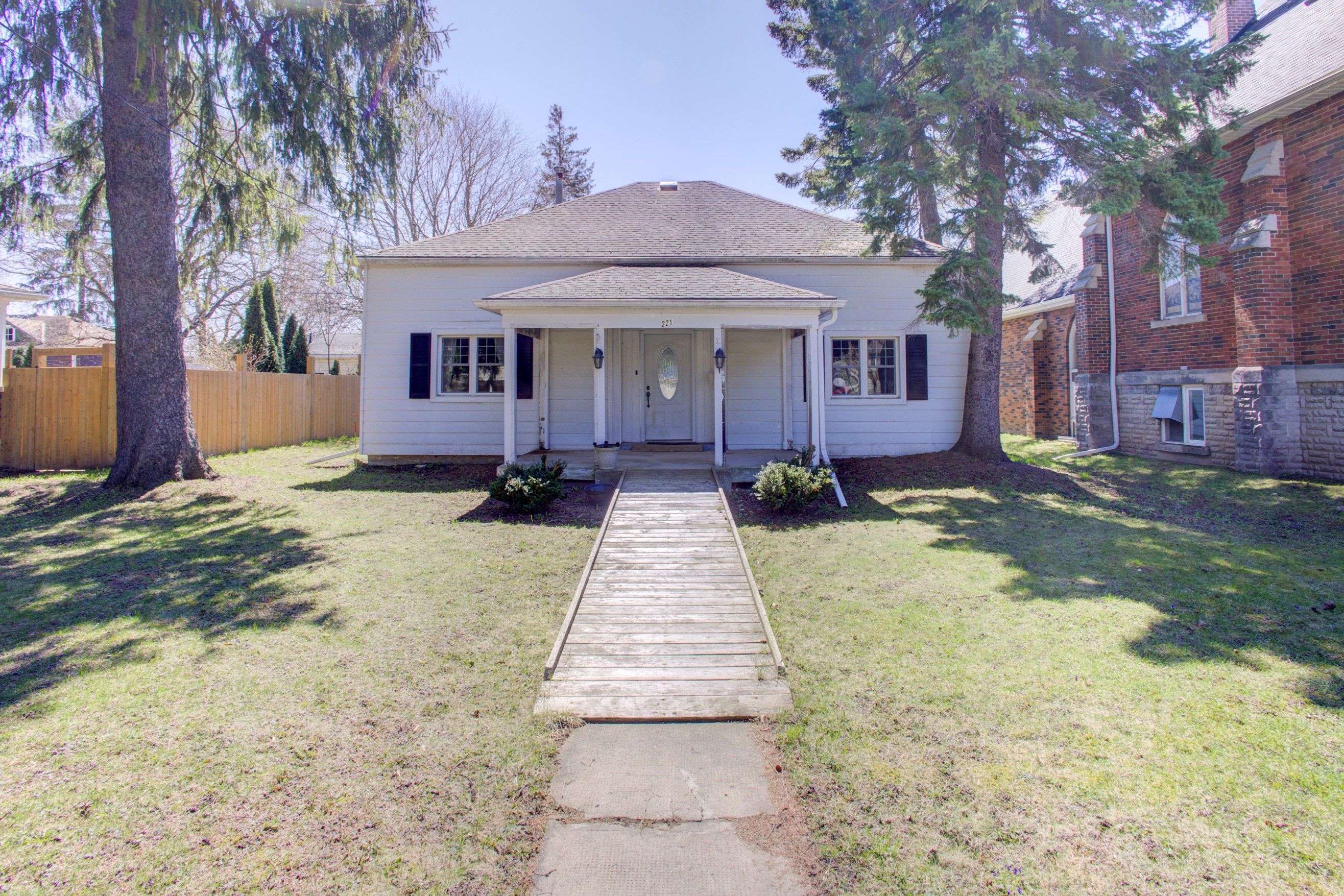 221 Lambton ST E, West Grey, ON N0G 1R0