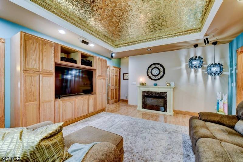 82 Newton Ave, Sussex Boro, NJ 07461