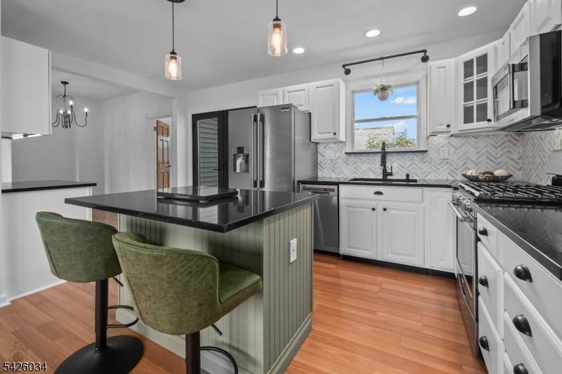 7 Park Sq, Lopatcong Twp., NJ 08865