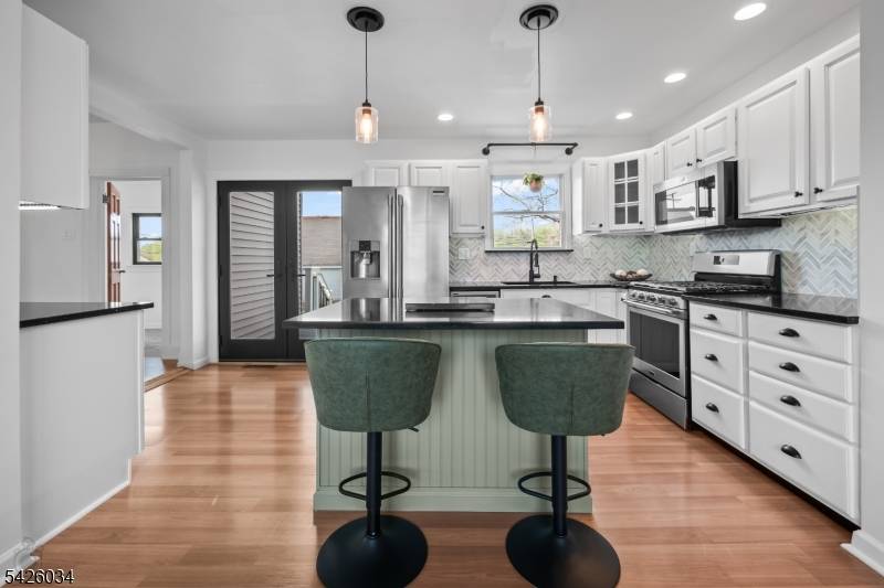 7 Park Sq, Lopatcong Twp., NJ 08865