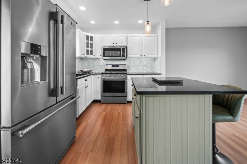 7 Park Sq, Lopatcong Twp., NJ 08865