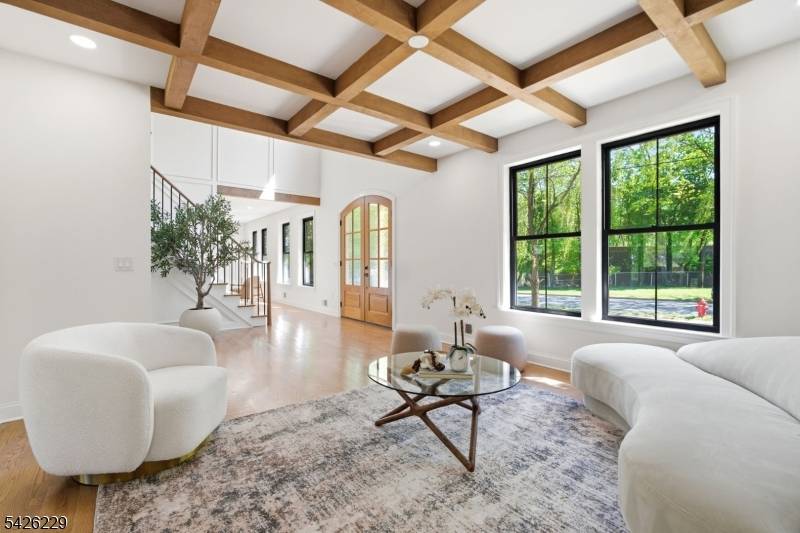 61 Hickory St, Metuchen Boro, NJ 08840