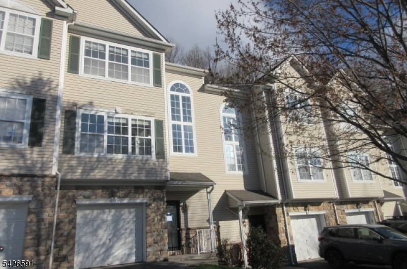 95 Pinehurst Dr, Washington Twp., NJ 07882