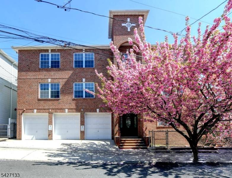 15-21 Oraton St, Newark City, NJ 07104