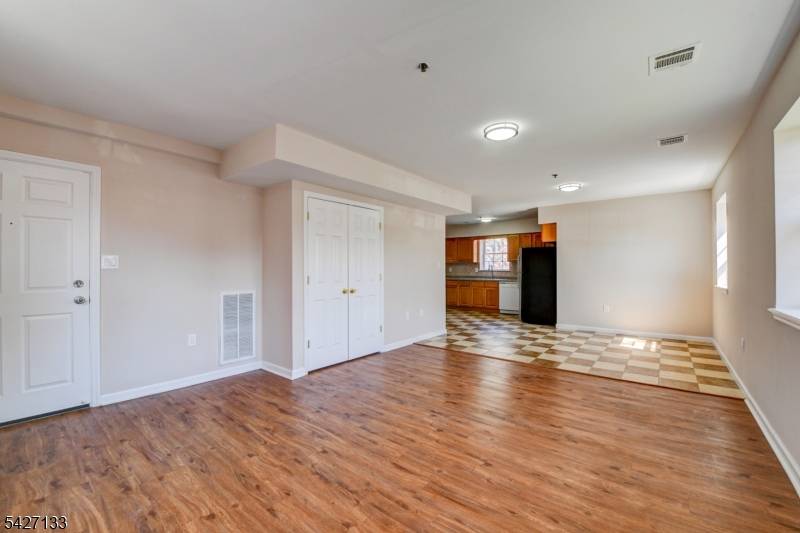 15-21 Oraton St, Newark City, NJ 07104