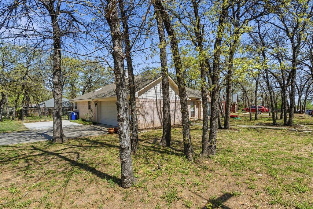 705 Oak Park Drive, Azle, TX 76020