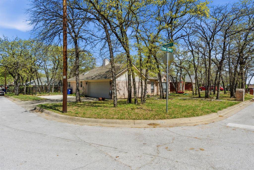 705 Oak Park Drive, Azle, TX 76020