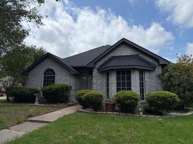 4541 Westbriar Lane, Grand Prairie, TX 75052
