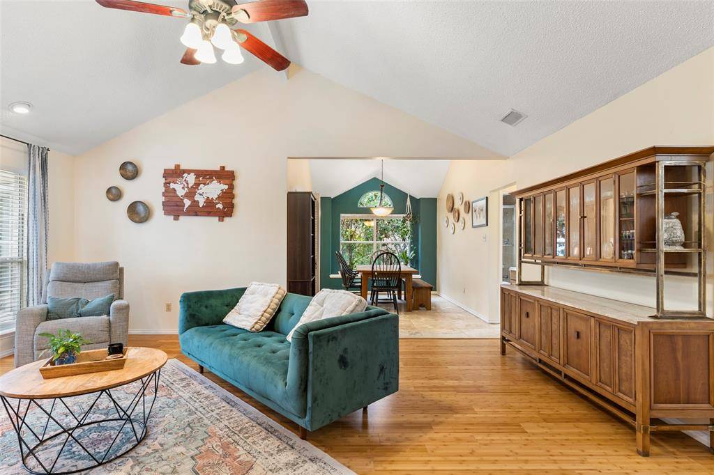 801 Switzer Lane, Cedar Hill, TX 75104