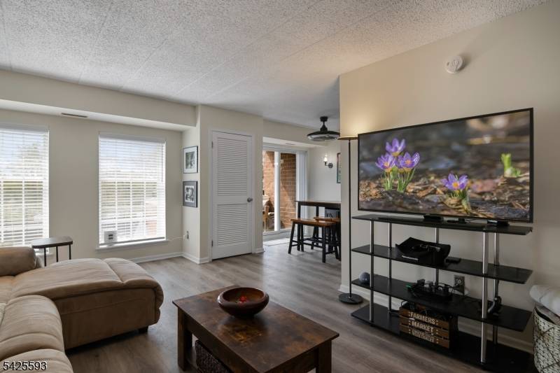 50 Iron Forge Sq, Pompton Lakes Boro, NJ 07442