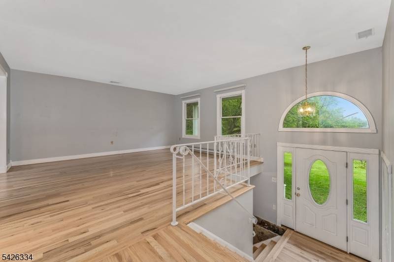 46 Sutton Rd, Tewksbury Twp., NJ 08833