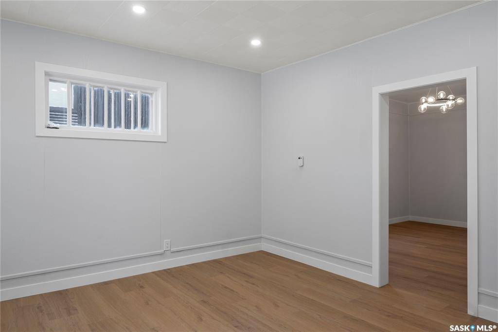 2111 OSLER STREET, Regina, SK S4P 1W7