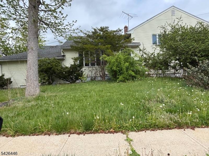 6 Grand St, Clark Twp., NJ 07066