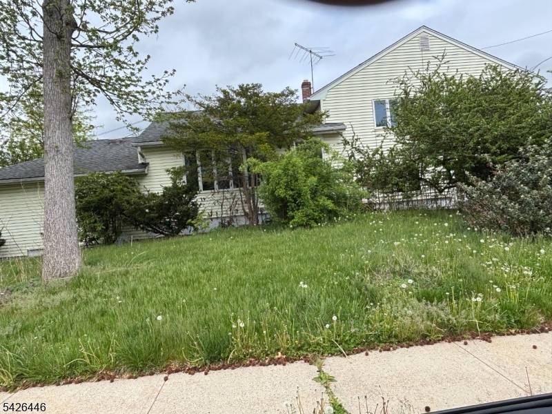 6 Grand St, Clark Twp., NJ 07066