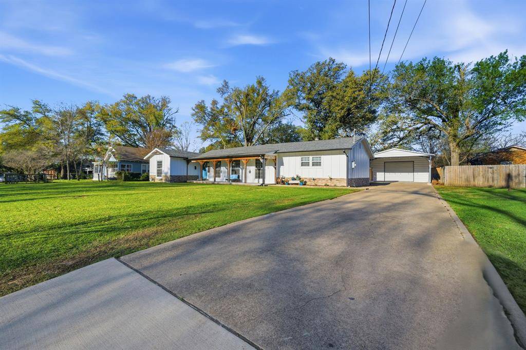 1704 S Houston Street, Kaufman, TX 75142