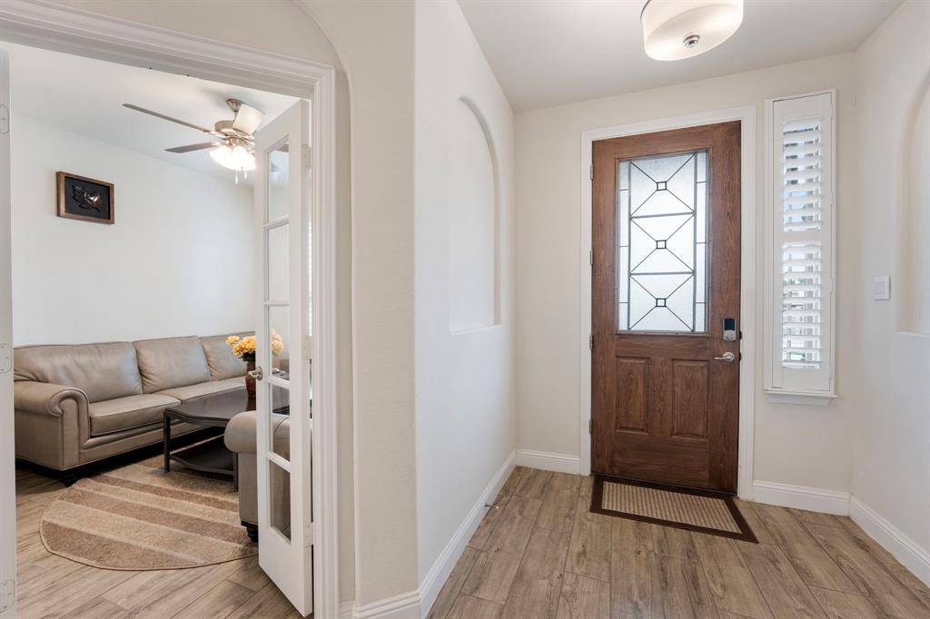 976 E Villas Court, Lewisville, TX 75067