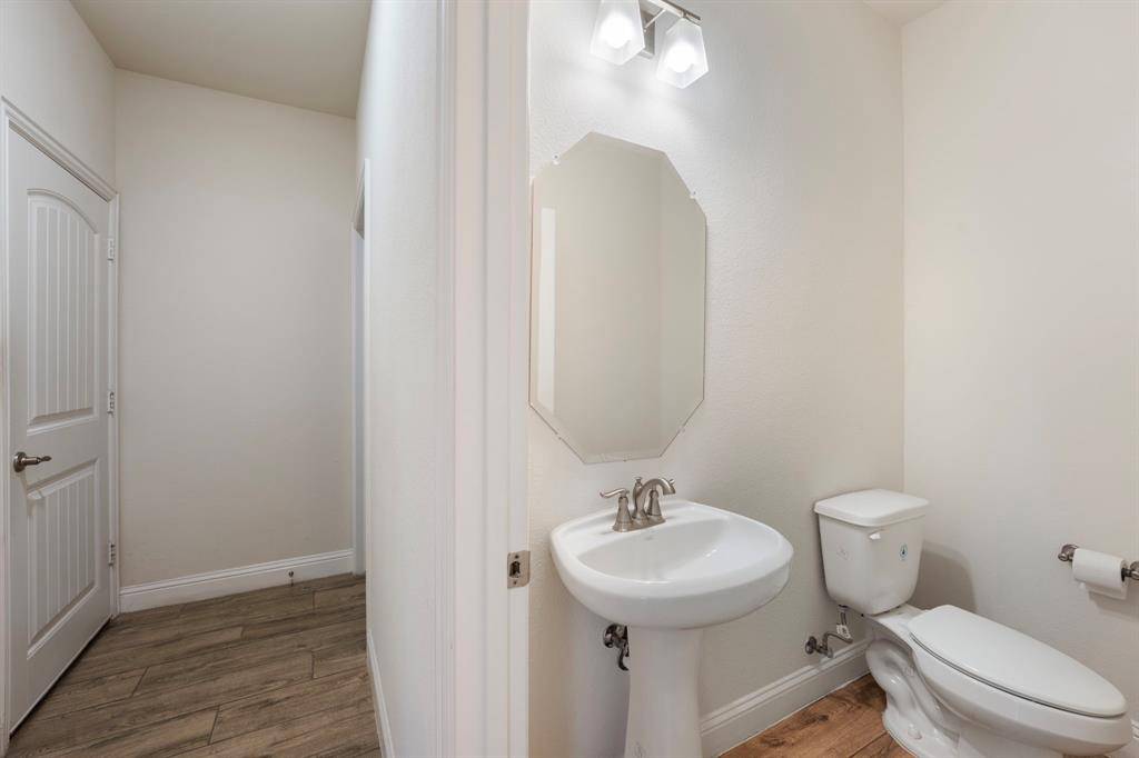 976 E Villas Court, Lewisville, TX 75067