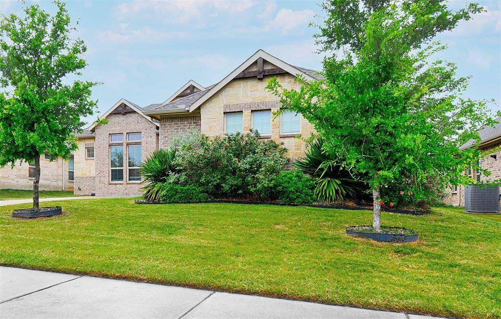 1106 Silver Oak Drive, Mansfield, TX 76063