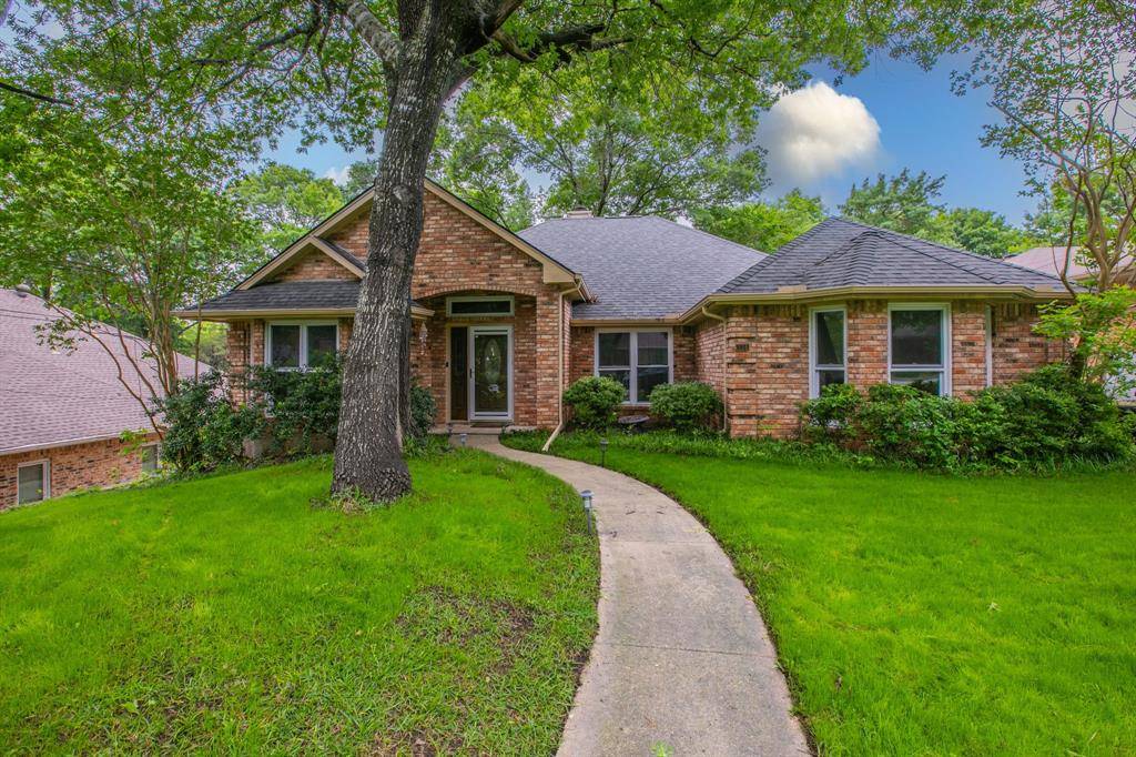 334 Meadowcreek Drive, Duncanville, TX 75137