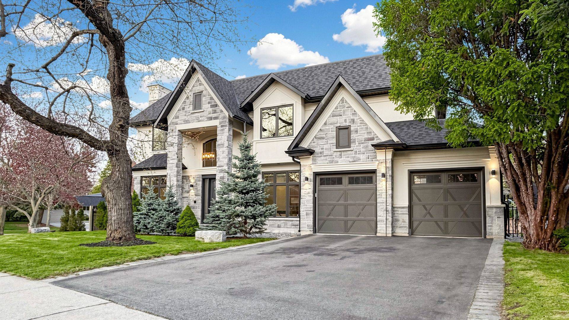 2194 ELMHURST AVE, Oakville, ON L6J 5G2