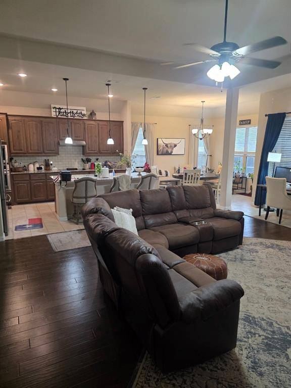 904 Royse Ridge Road, Ennis, TX 75119