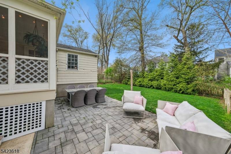 6 Lincoln Ave, Chatham Boro, NJ 07928