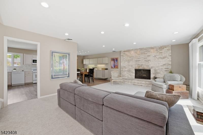 50 Knollwood Dr, Livingston Twp., NJ 07039