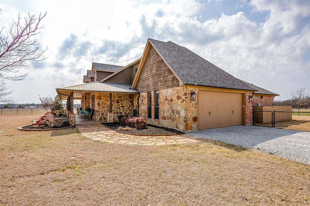 160 Goodnight Trail, Rhome, TX 76078