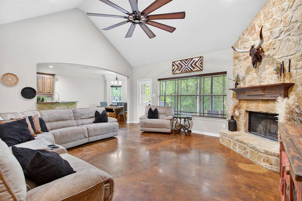 125 Miramar Circle, Weatherford, TX 76085