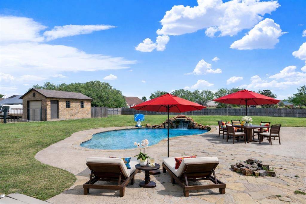 1201 E Oaklawn Drive, Talty, TX 75160