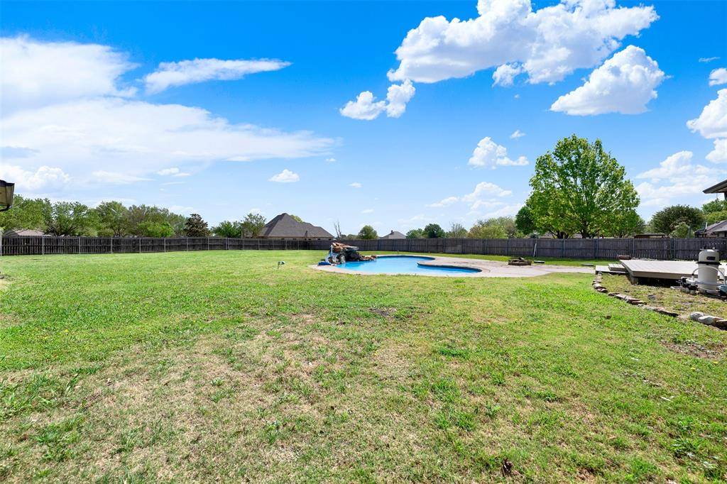 1201 E Oaklawn Drive, Talty, TX 75160