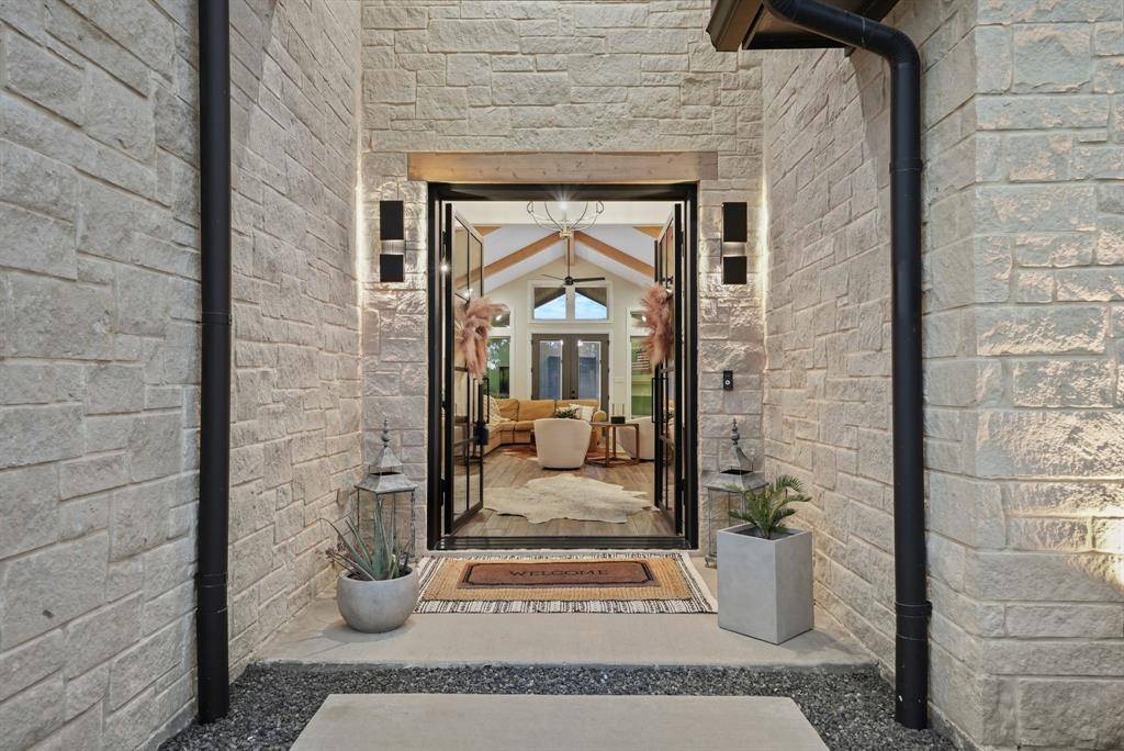 2100 Lake Crest Lane, Wills Point, TX 75169