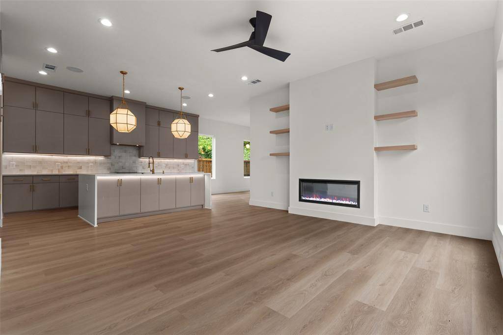 2010 Life Avenue, Dallas, TX 75212