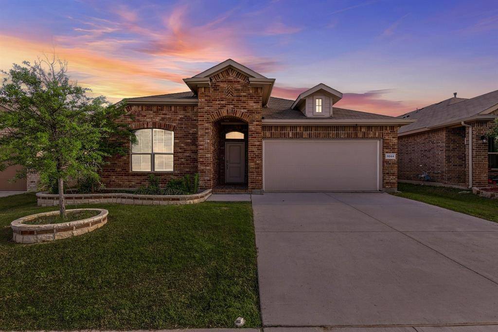 1044 Blackhorse Trail, Fort Worth, TX 76247