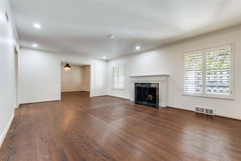 6034 Prestonshire Lane, Dallas, TX 75225