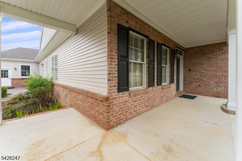 43 Falcon Way, Washington Twp., NJ 07882