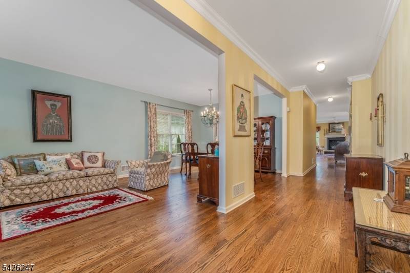 43 Falcon Way, Washington Twp., NJ 07882