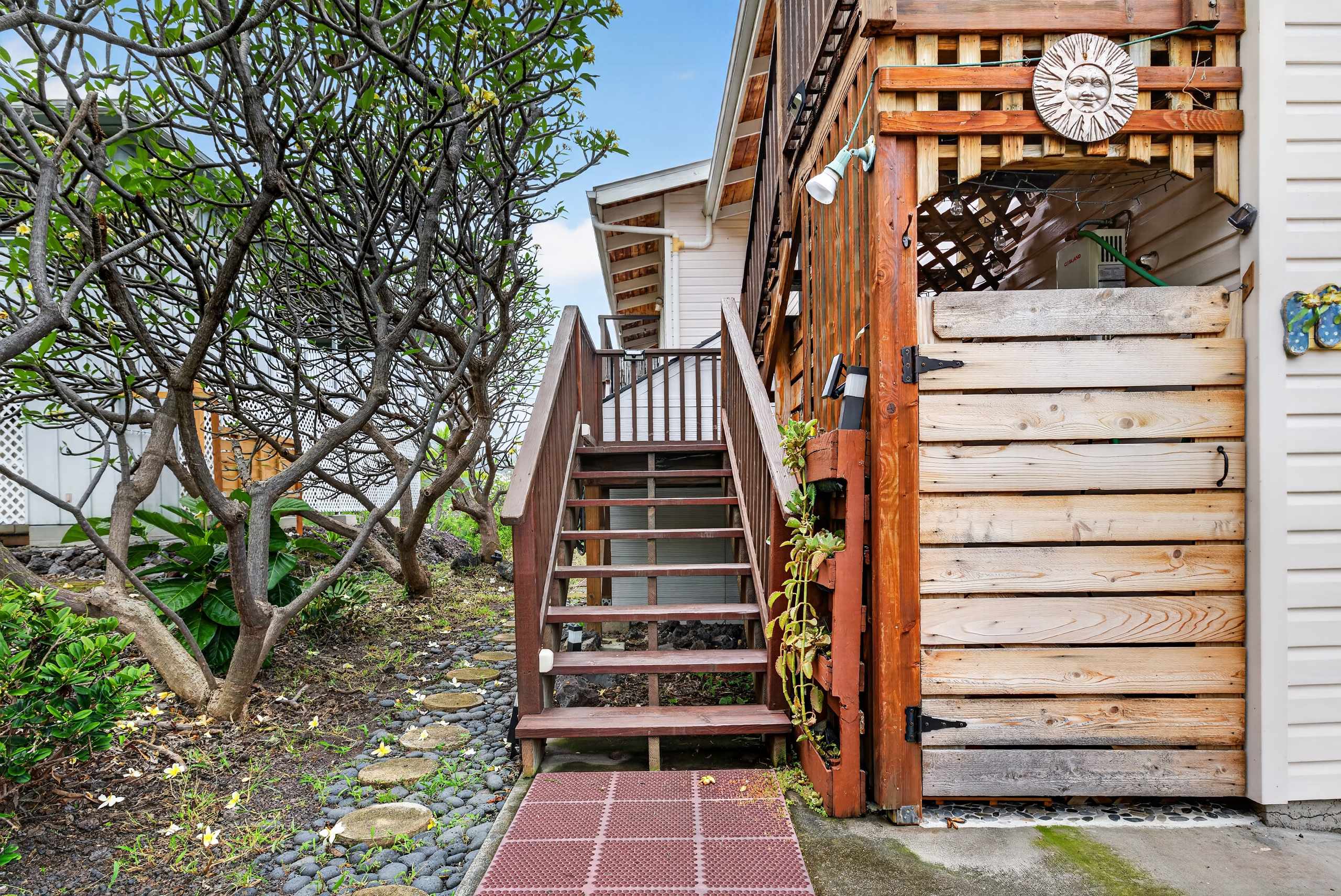 87-299 KAOHE RD, Captain Cook, HI 96704