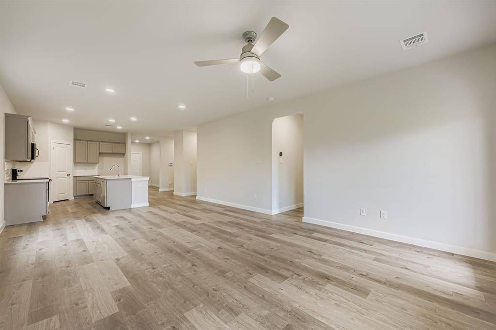 1021 Park Oak Lane, Crowley, TX 76036