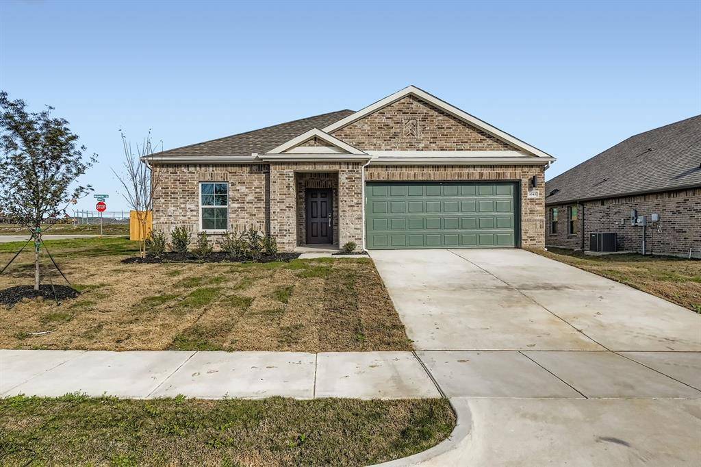 1045 Verde Valley Lane, Crowley, TX 76036