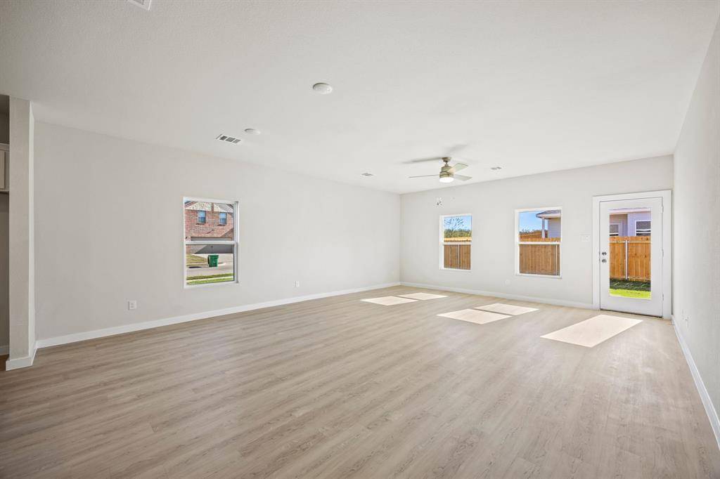 1012 Verde Valley Lane, Crowley, TX 76036