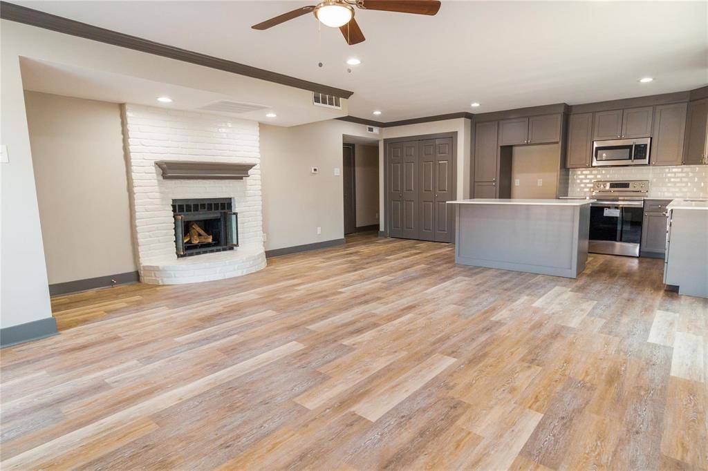 309 S Holiday Drive, Grand Prairie, TX 75052