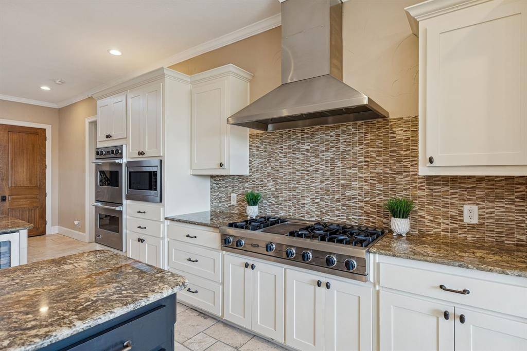 2966 Peninsula Drive, Grapevine, TX 76051