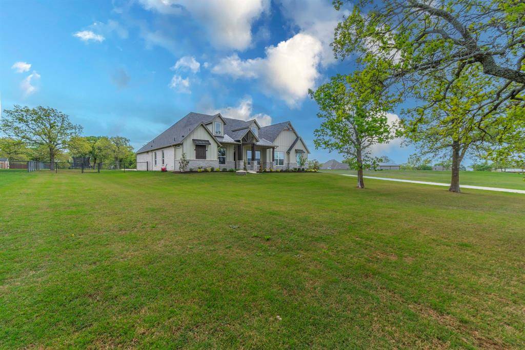 150 Las Brisas Drive, Decatur, TX 76234