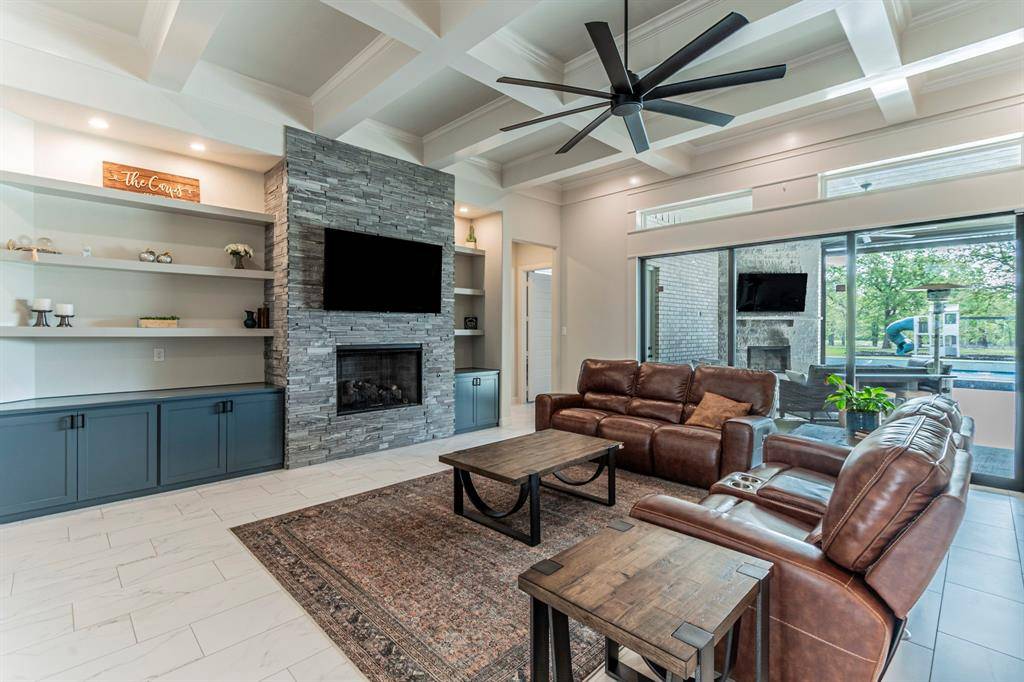 150 Las Brisas Drive, Decatur, TX 76234