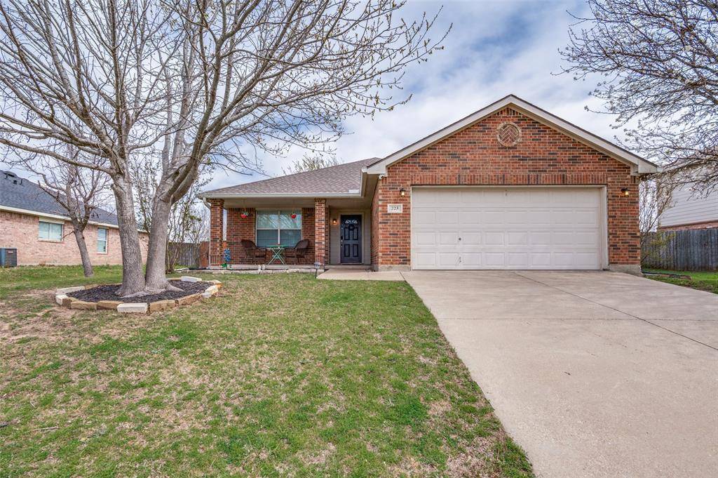 223 Gayleh Lane, Waxahachie, TX 75165