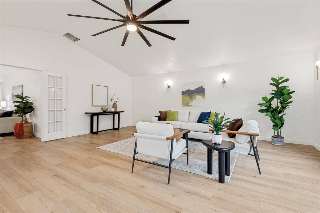 2744 Meadow Green, Bedford, TX 76021