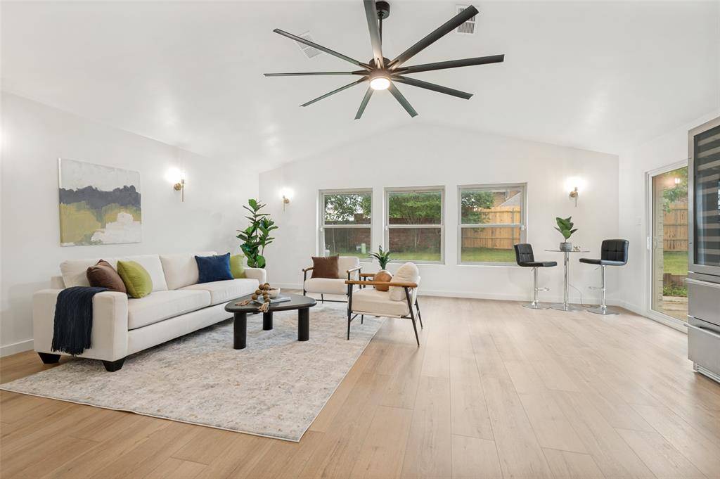 2744 Meadow Green, Bedford, TX 76021